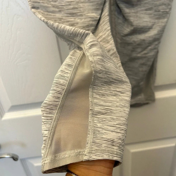 Lululemon Train Times Crop sz 4 - Picture 5 of 7